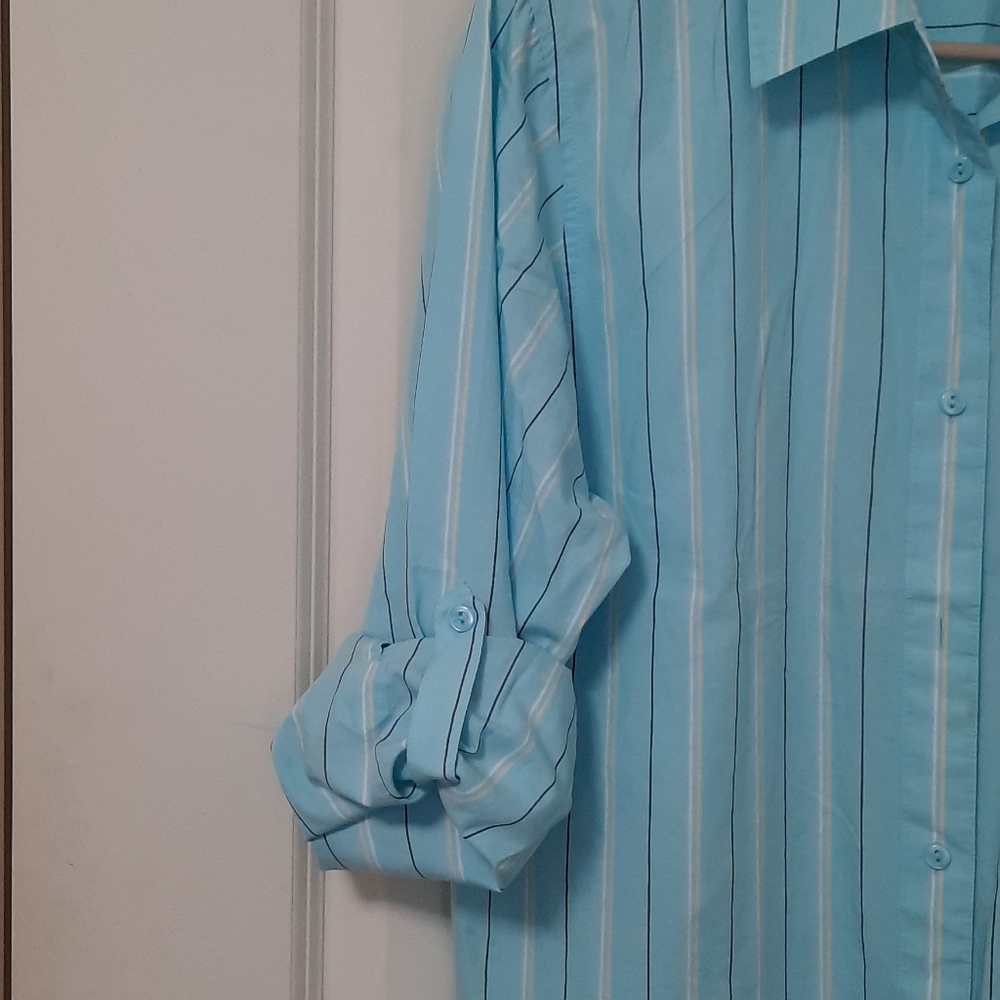 Button down top - Picture 4 of 7